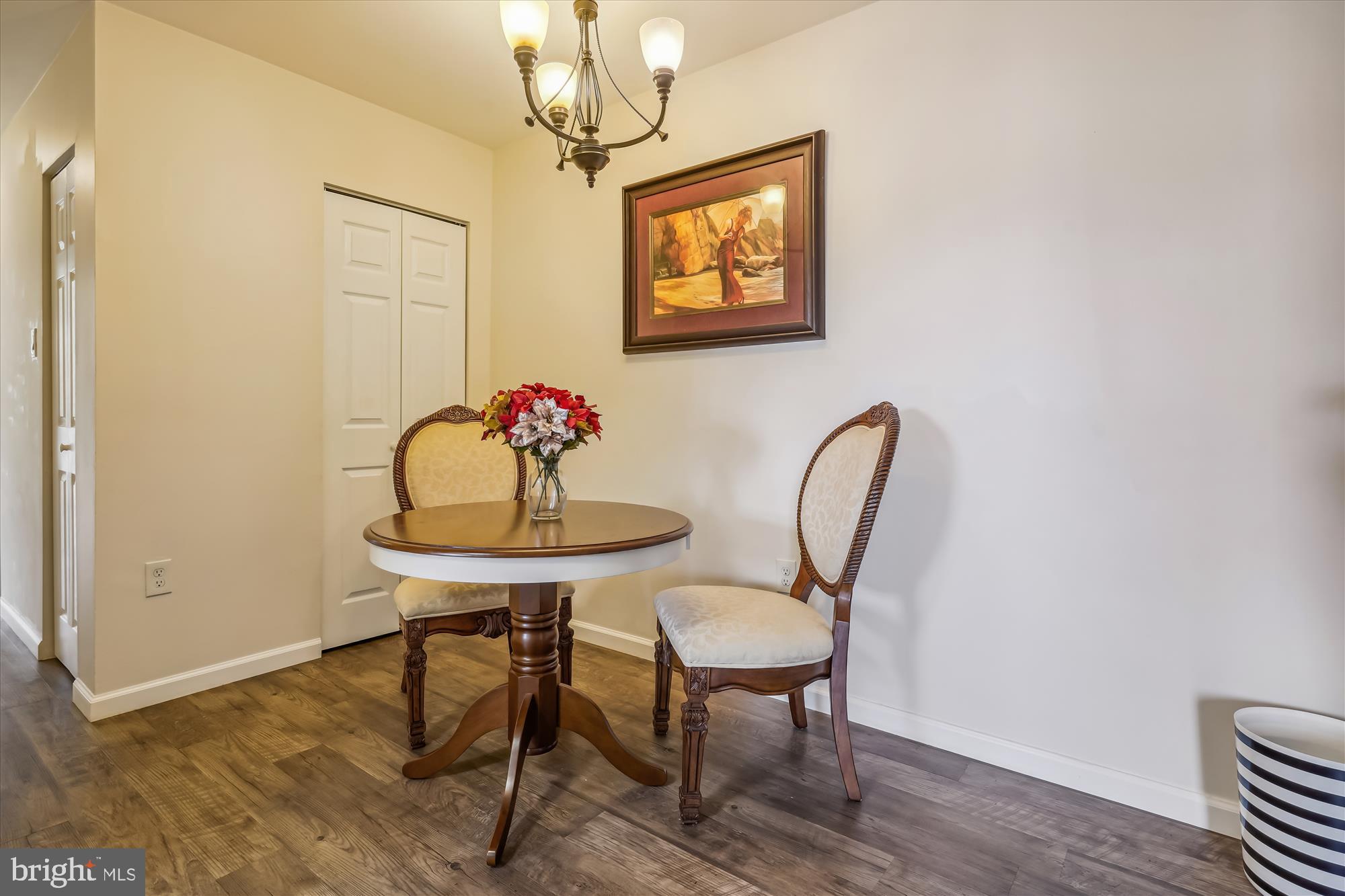 MAYFLOWER SQUARE - Residential