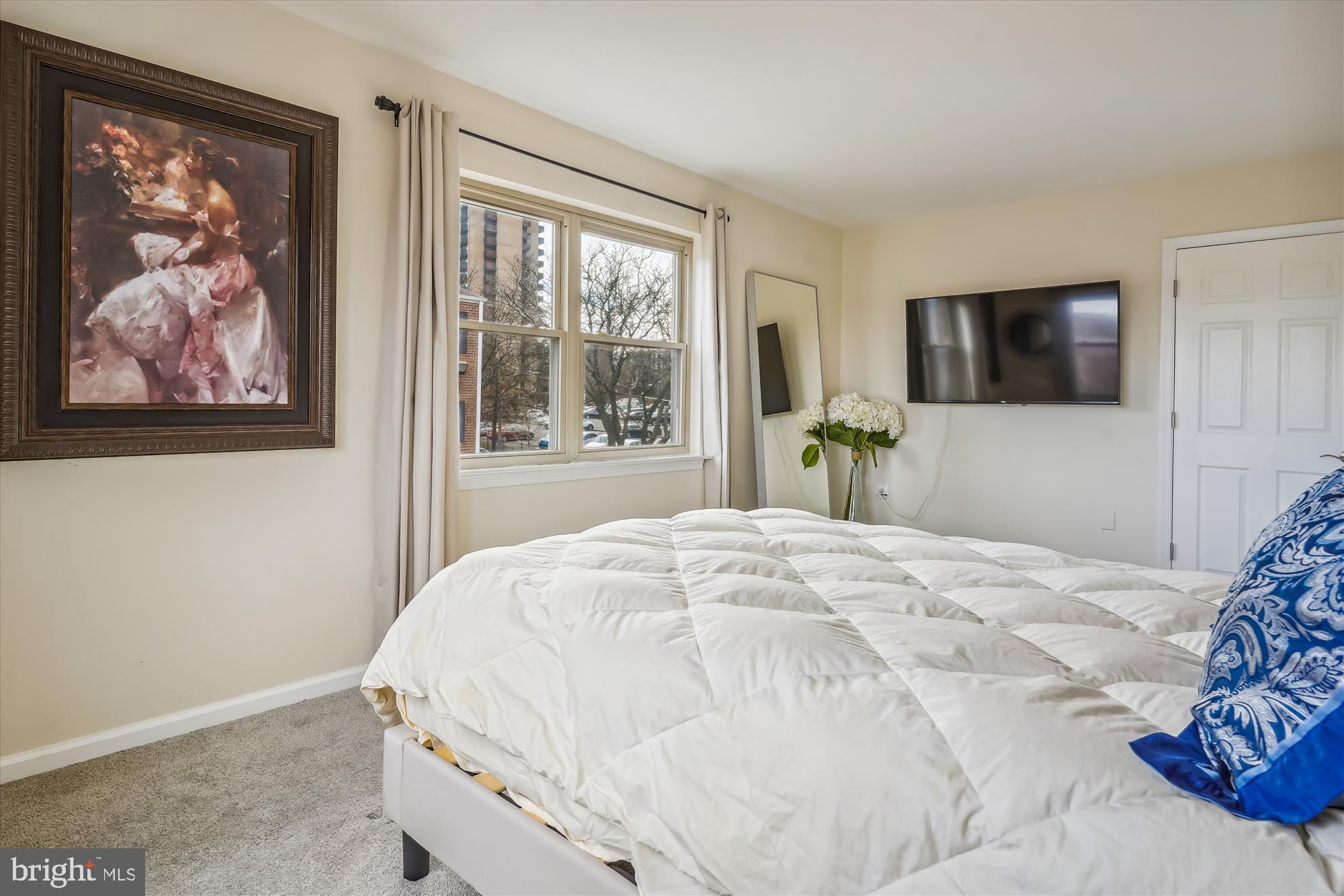 MAYFLOWER SQUARE - Residential