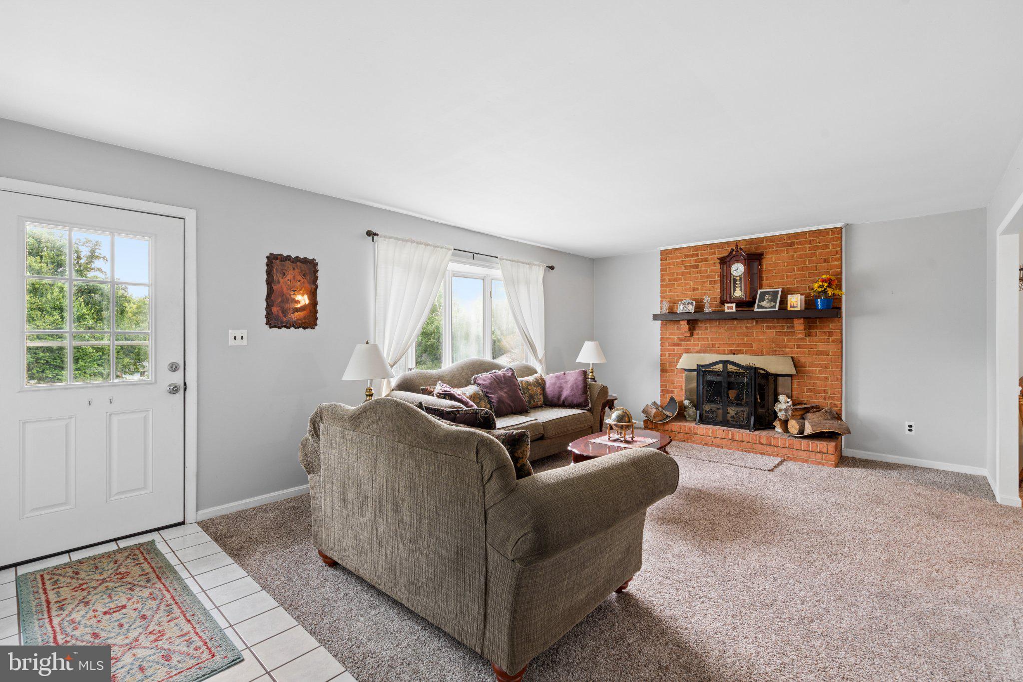 6414 LOCUST LANE