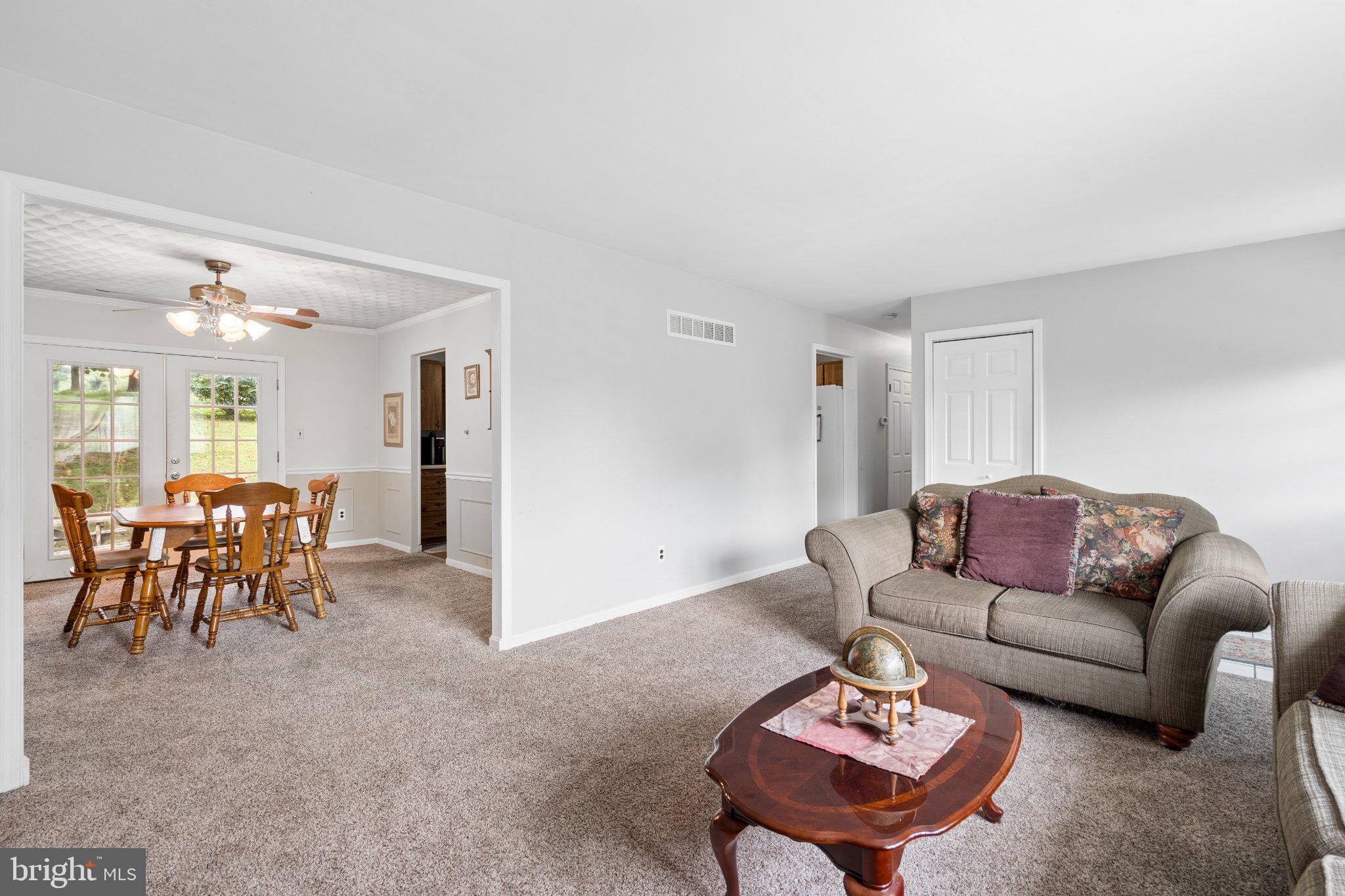 6414 LOCUST LANE