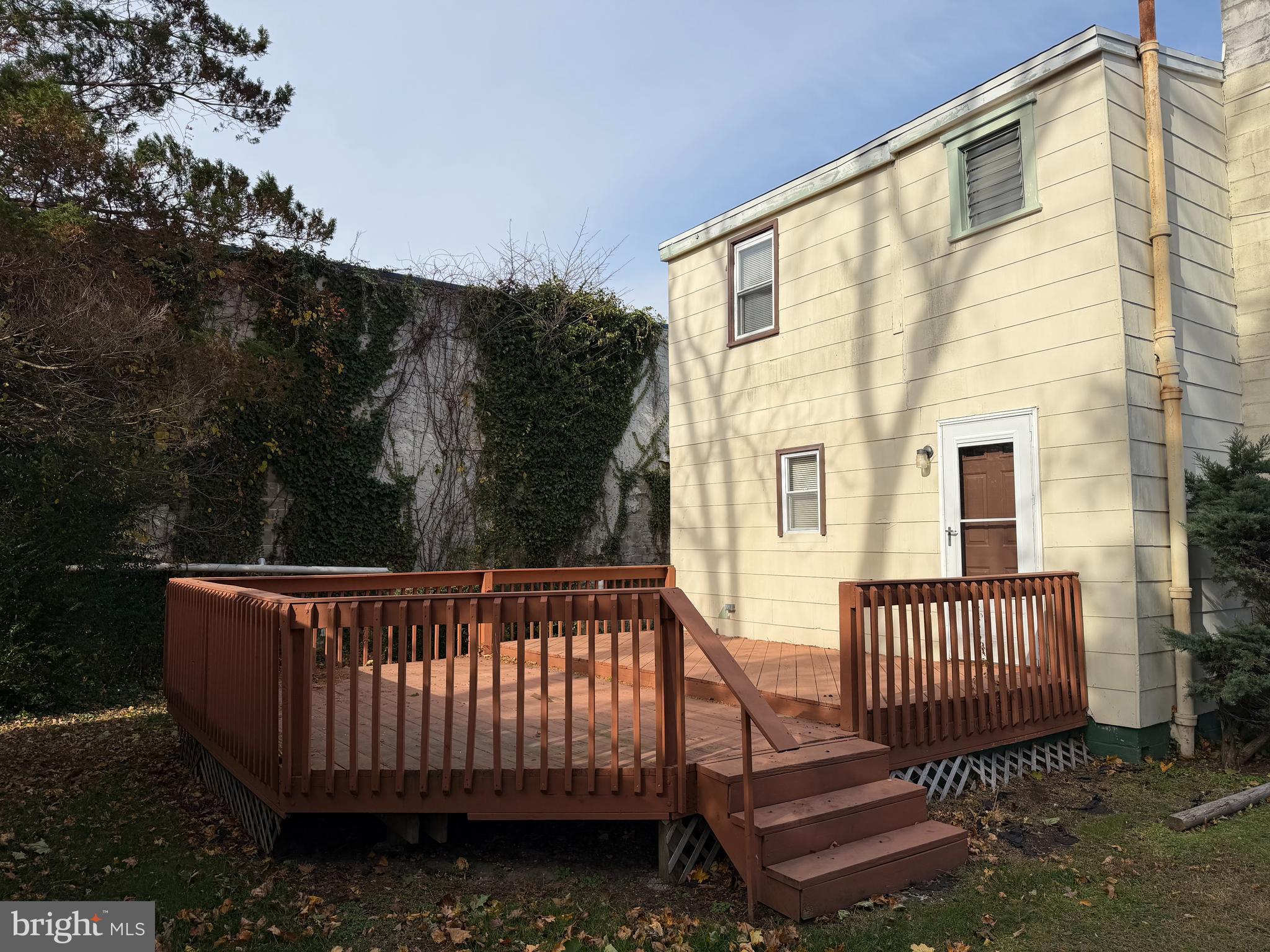 527 MARTIN LUTHER KING AVENUE