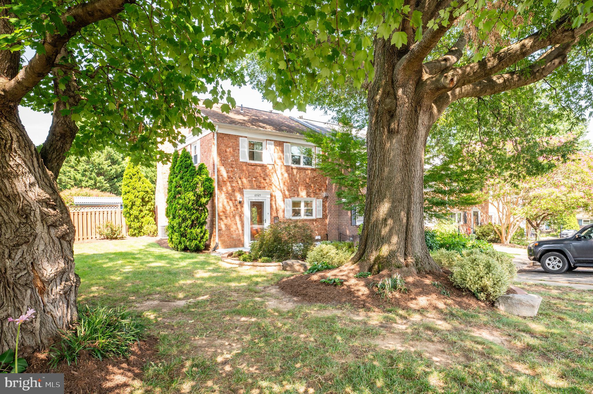 HARDWICK COURT - Residential