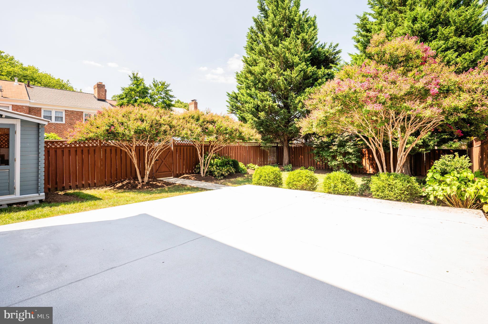 HARDWICK COURT - Residential