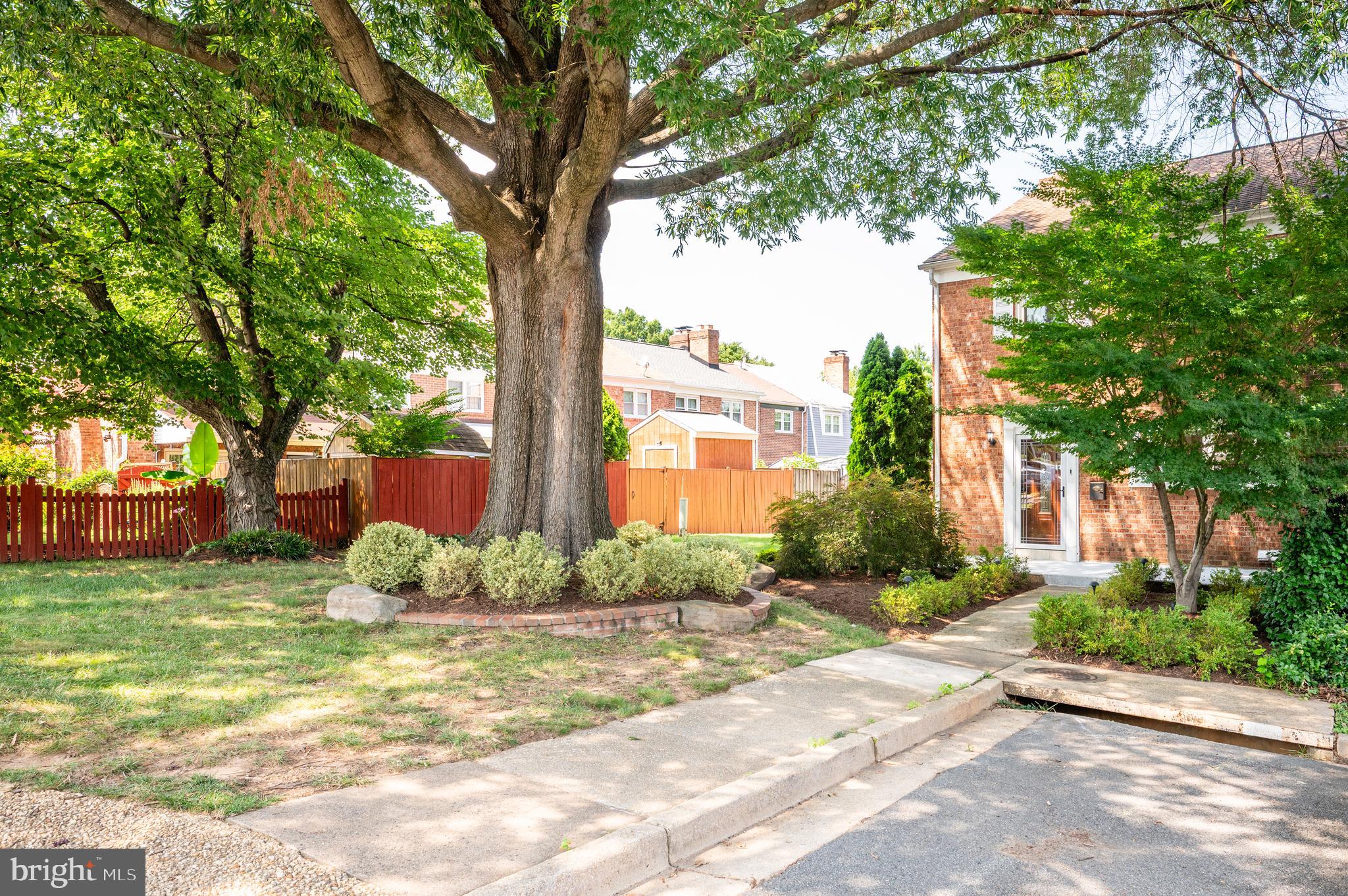 HARDWICK COURT - Residential