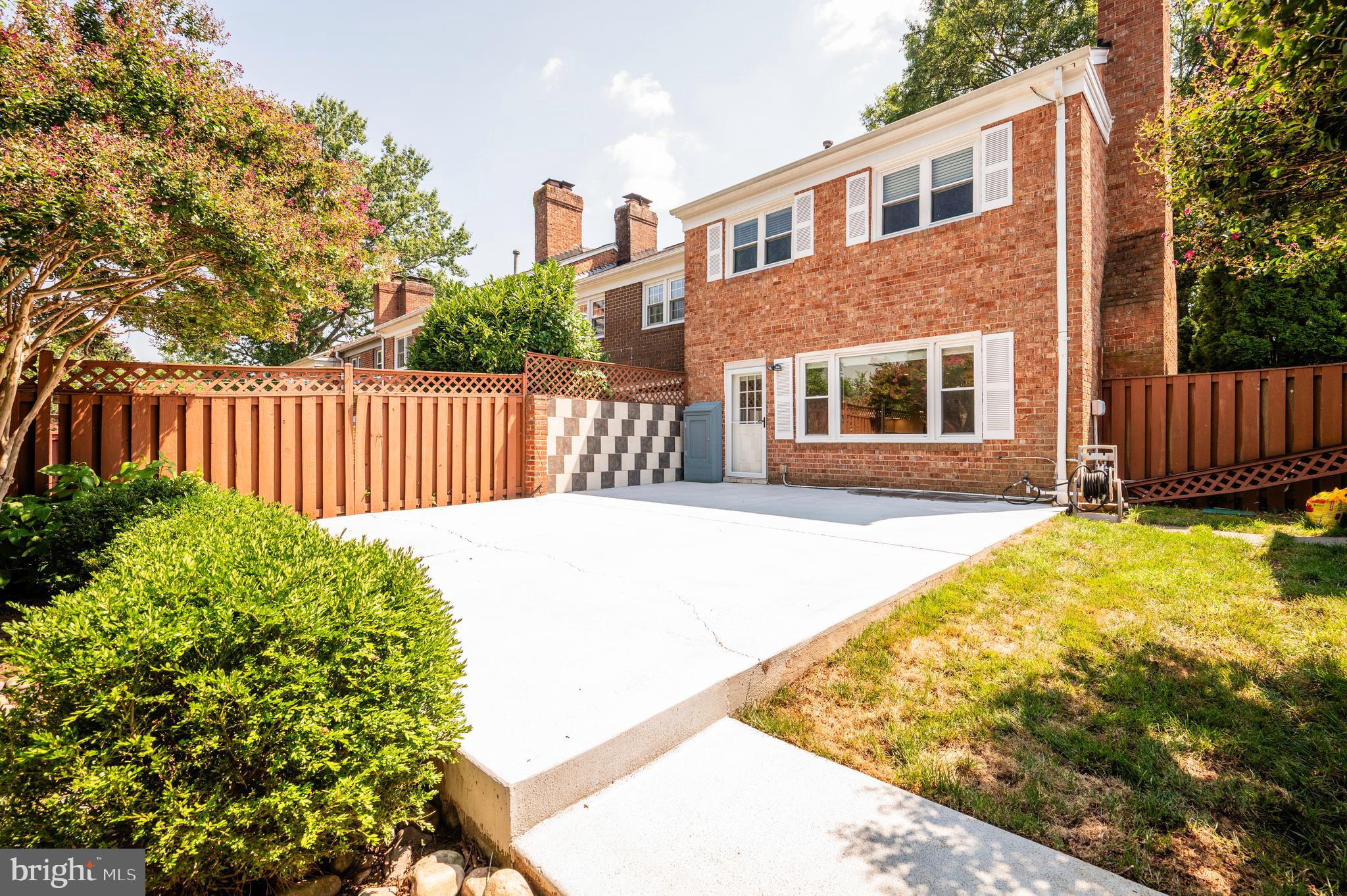 HARDWICK COURT - Residential