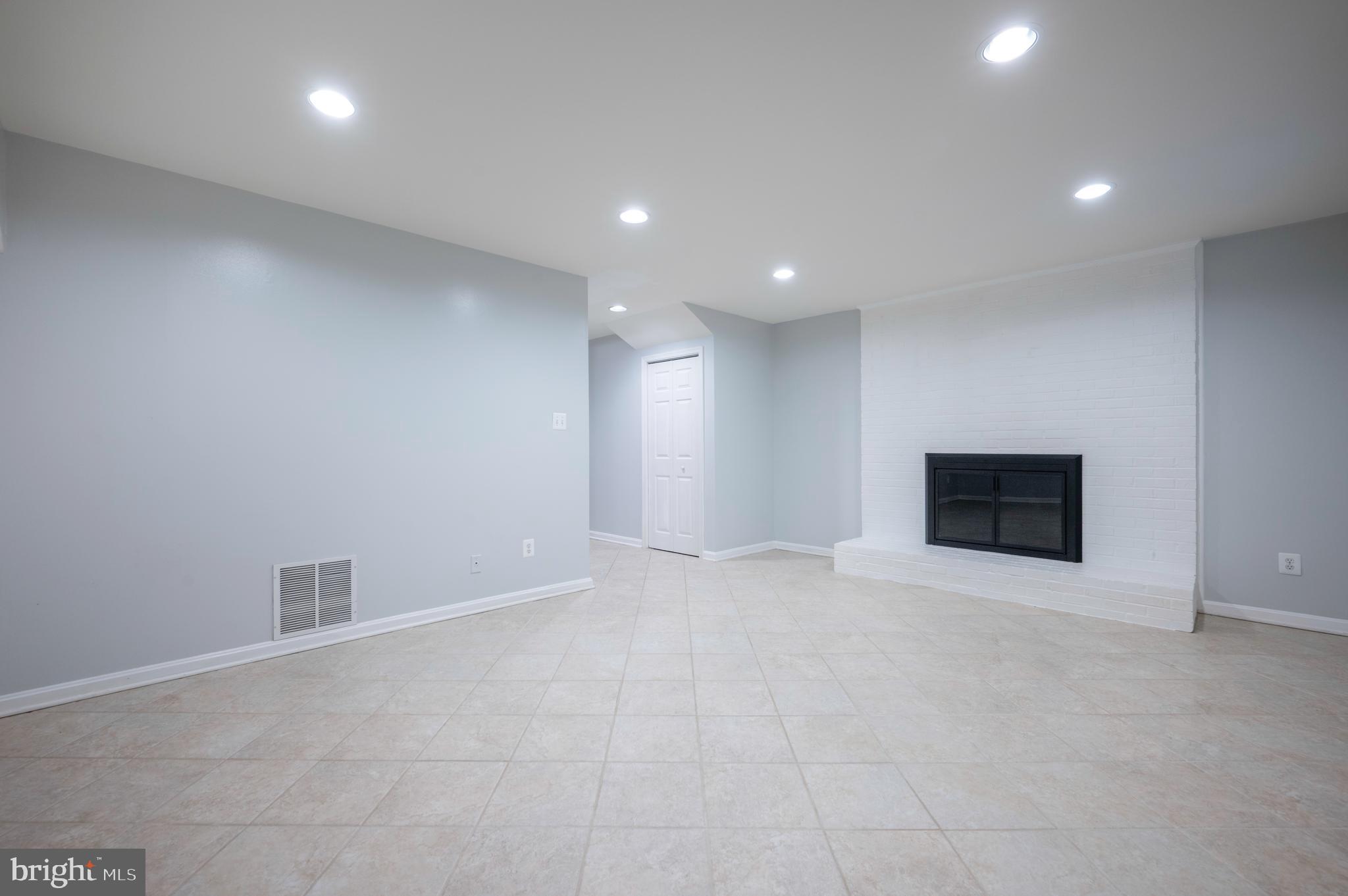 HARDWICK COURT - Residential