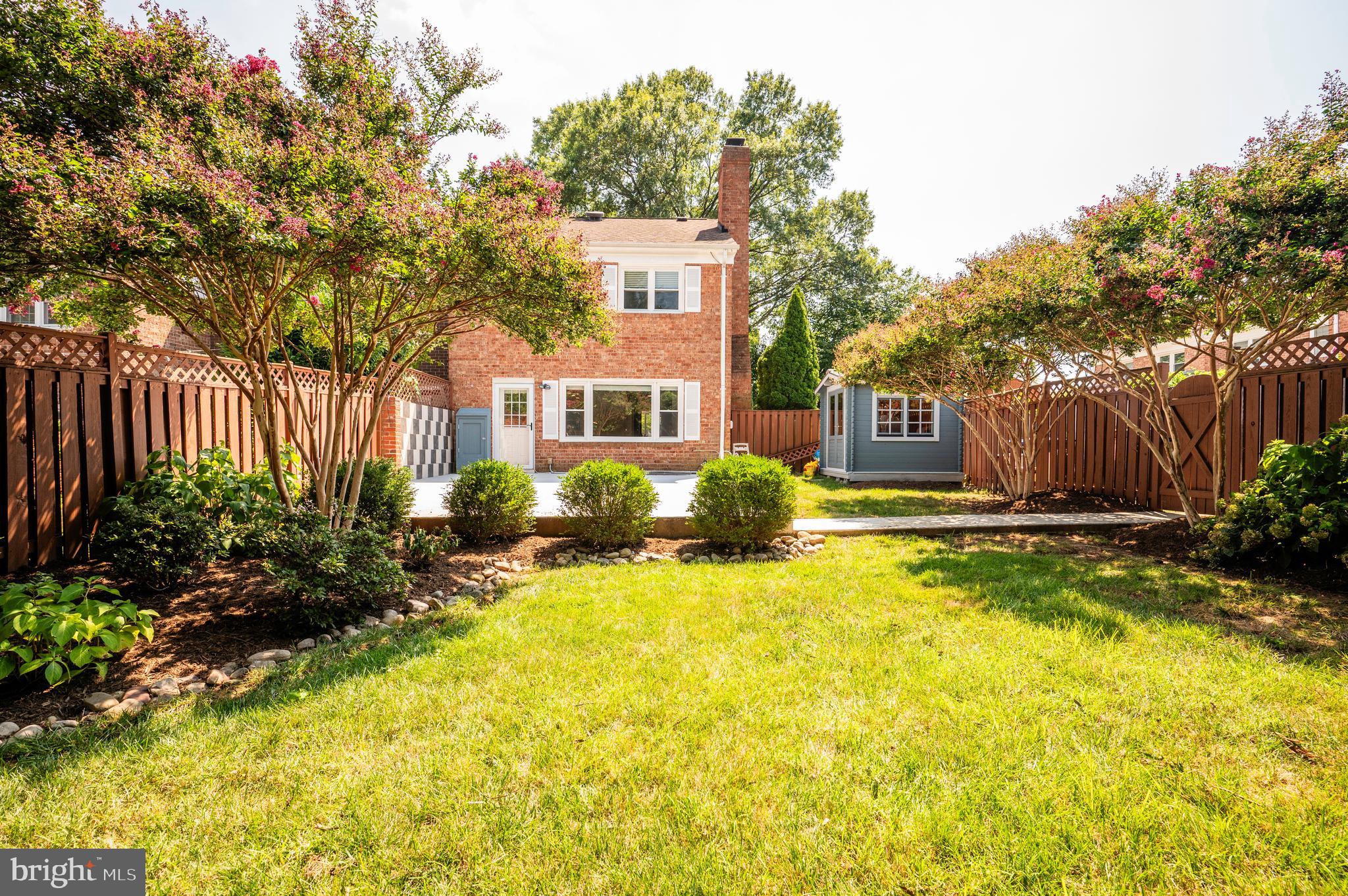 HARDWICK COURT - Residential