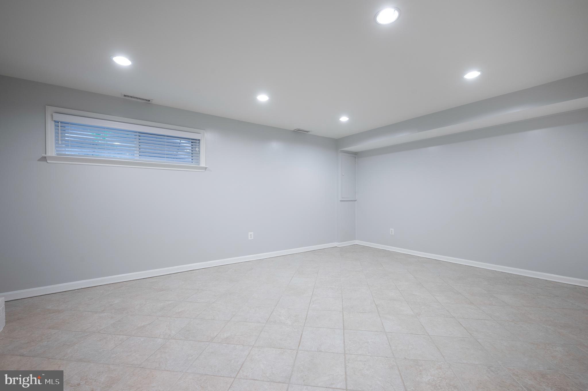 HARDWICK COURT - Residential