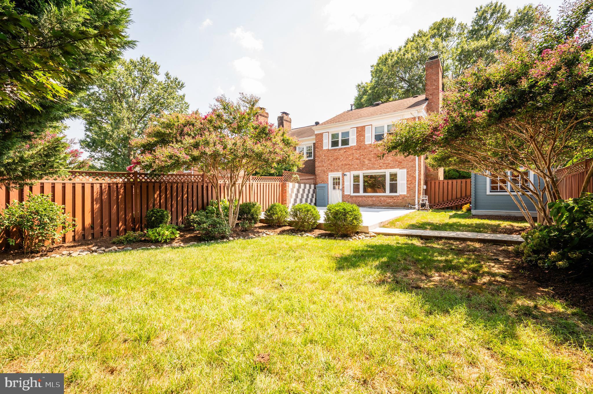 HARDWICK COURT - Residential