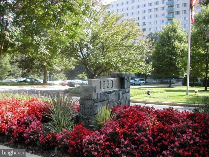 ** TEXT SELLER & SHOW **  PICK UP KEY AT FRONT DESK ** Absolutely LOVELY, RENOVATED unit! REFINISHED hardwood floors, NEW WINDOWS, UPDATED: heating, bathroom, kitchen w/bottom freezer fridge, microwave, stove, DW & GRANITE counters.OPEN FLOOR PLAN w/beautiful view of trees & park & pond. BUILDING has: outdoor pool w/pavilion, Garden Room/Library and so much more! TV to CONVEY-ALL FURNITURE 4 SALE