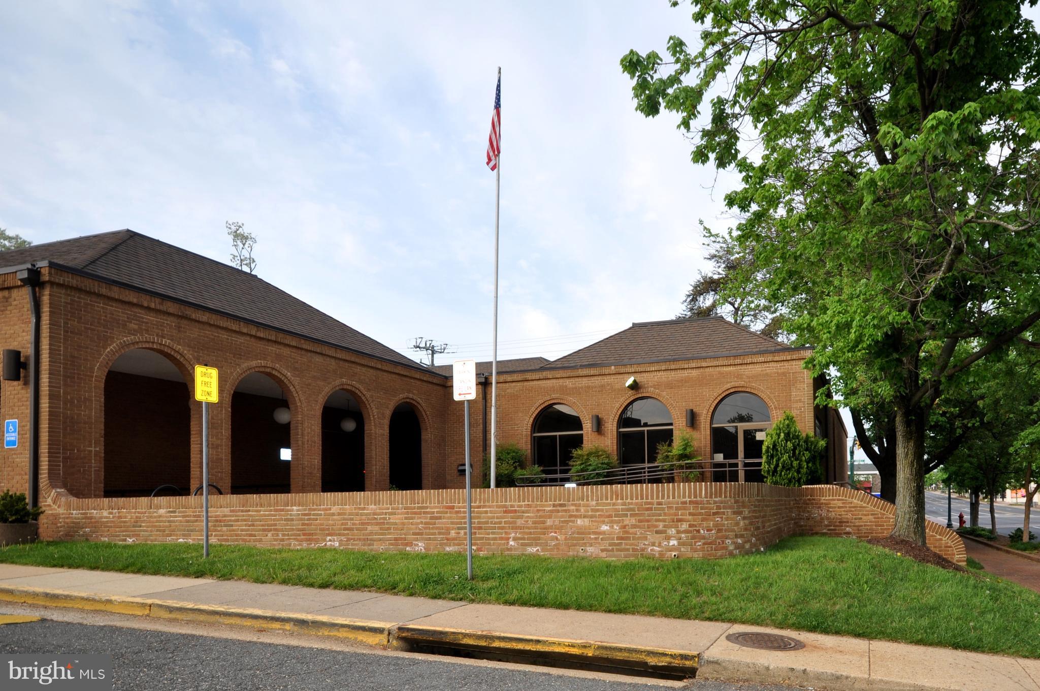 VILLAGE SQUARE - Residential