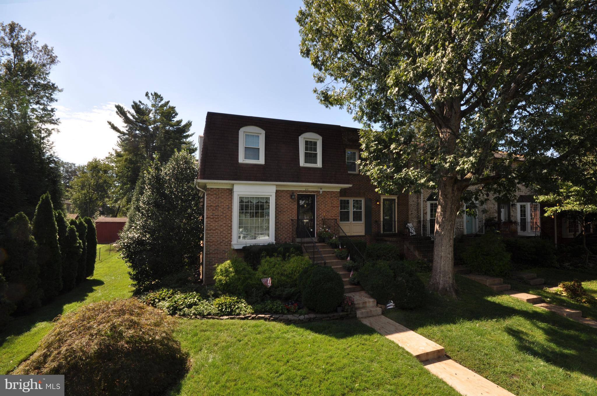 VILLAGE SQUARE - Residential