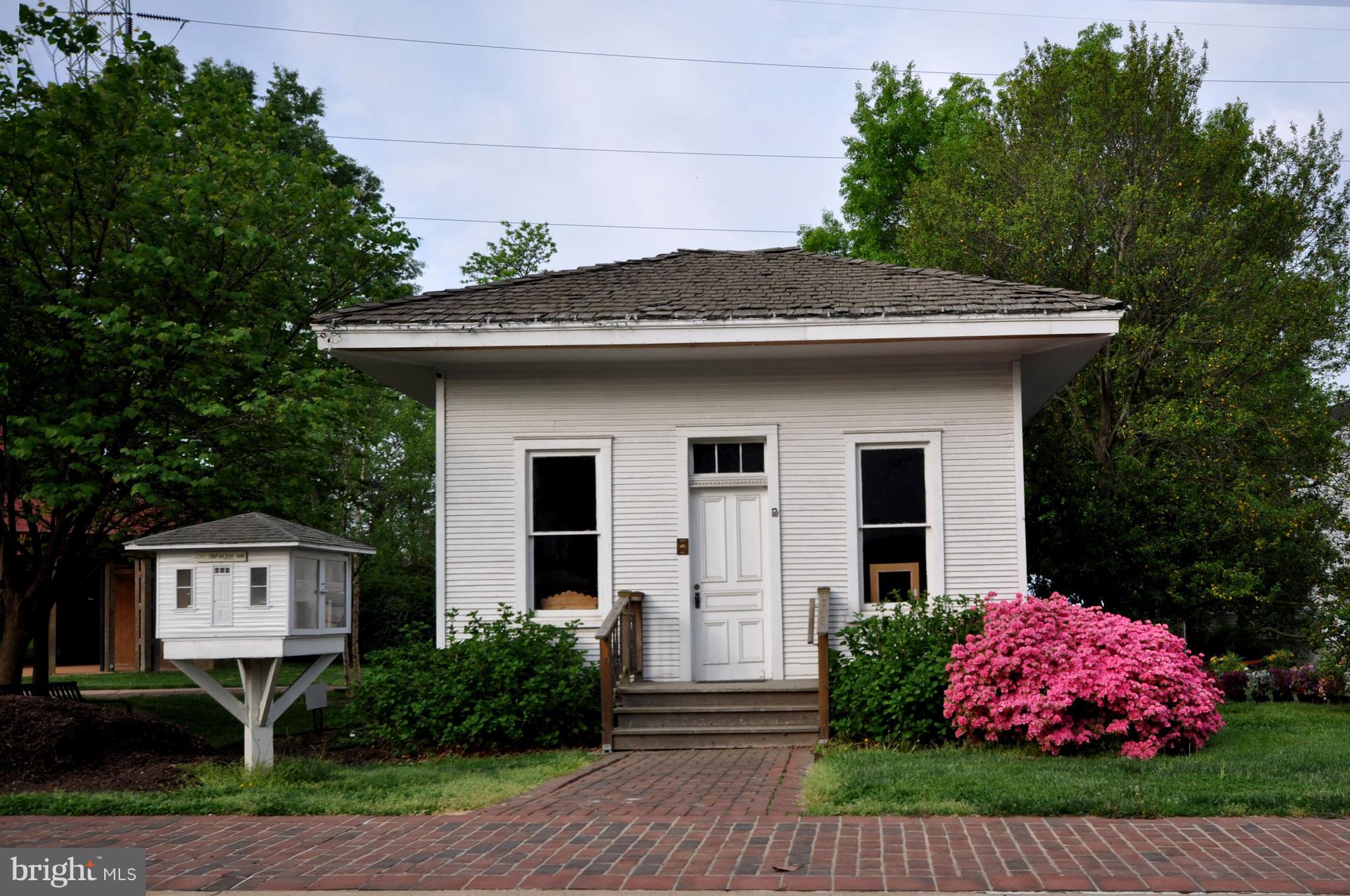 VILLAGE SQUARE - Residential