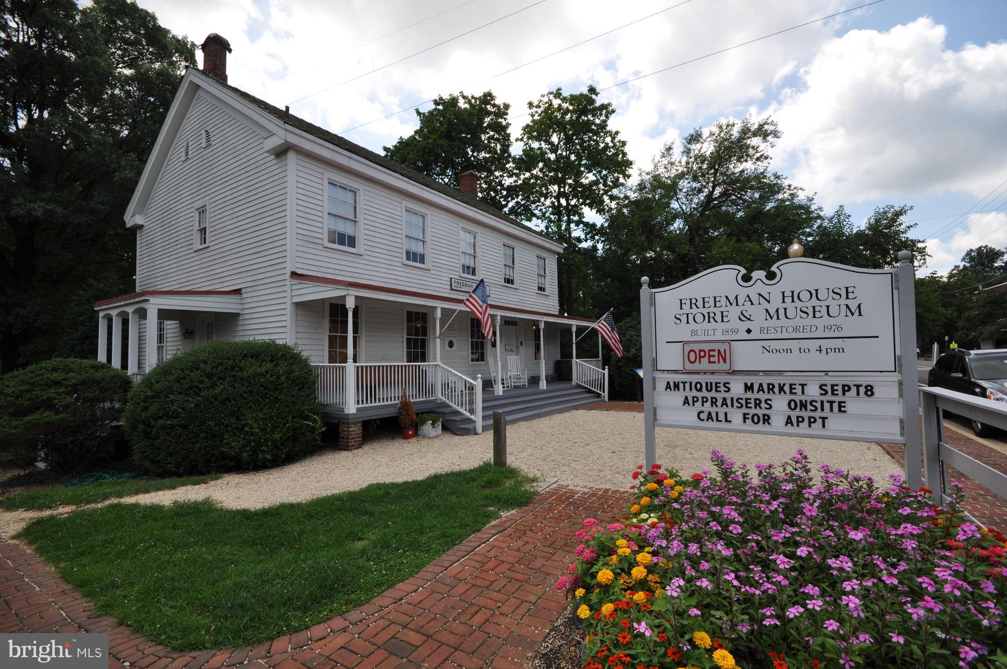 VILLAGE SQUARE - Residential