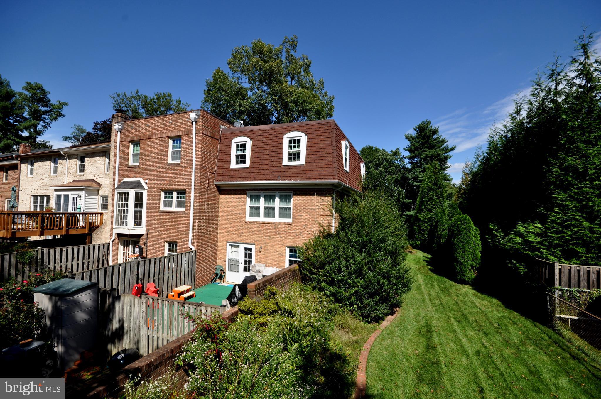 VILLAGE SQUARE - Residential