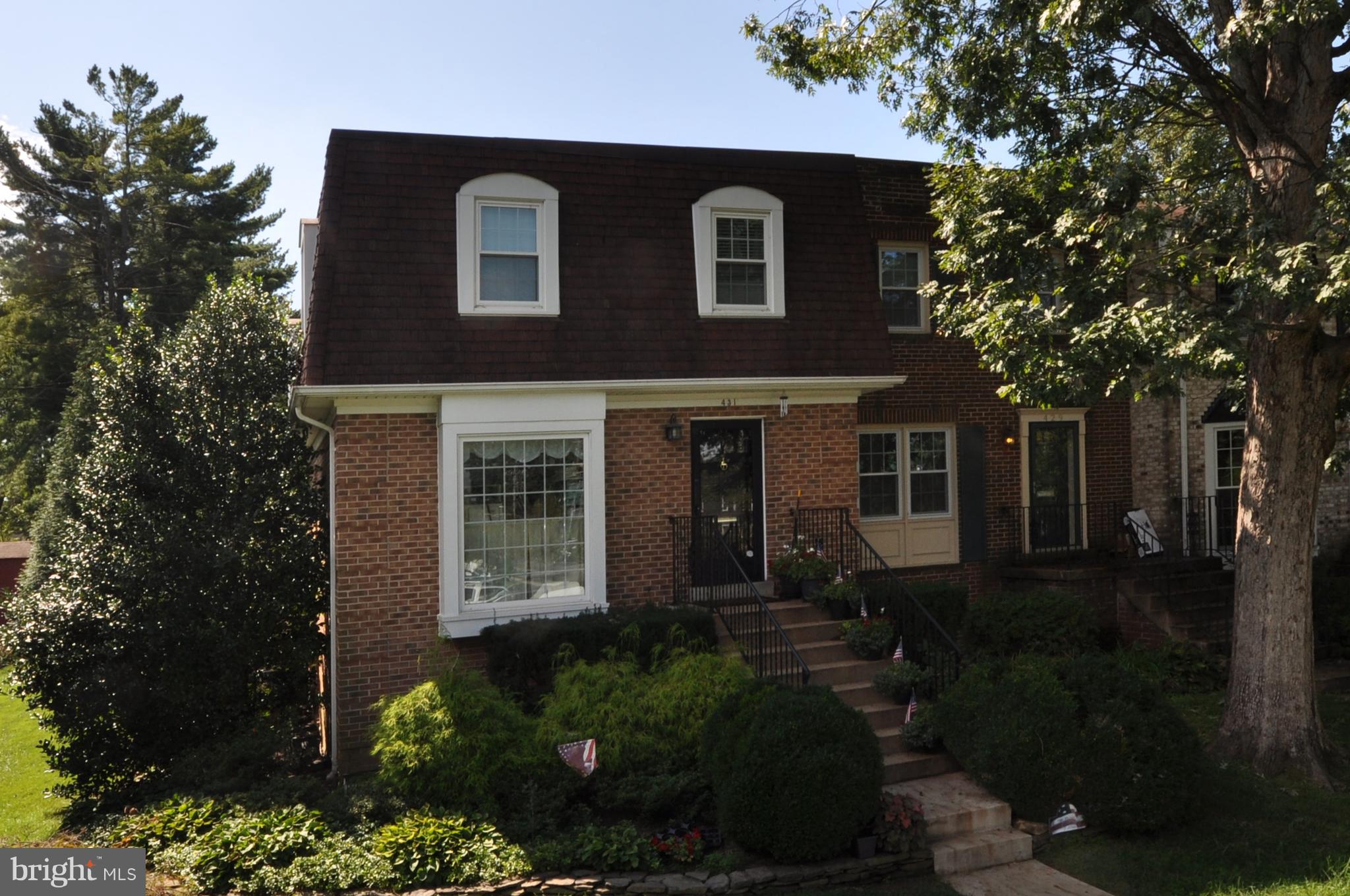 VILLAGE SQUARE - Residential