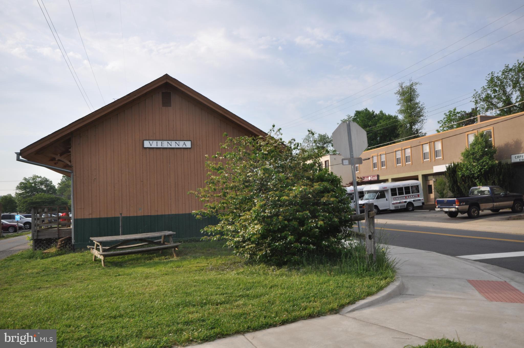 VILLAGE SQUARE - Residential