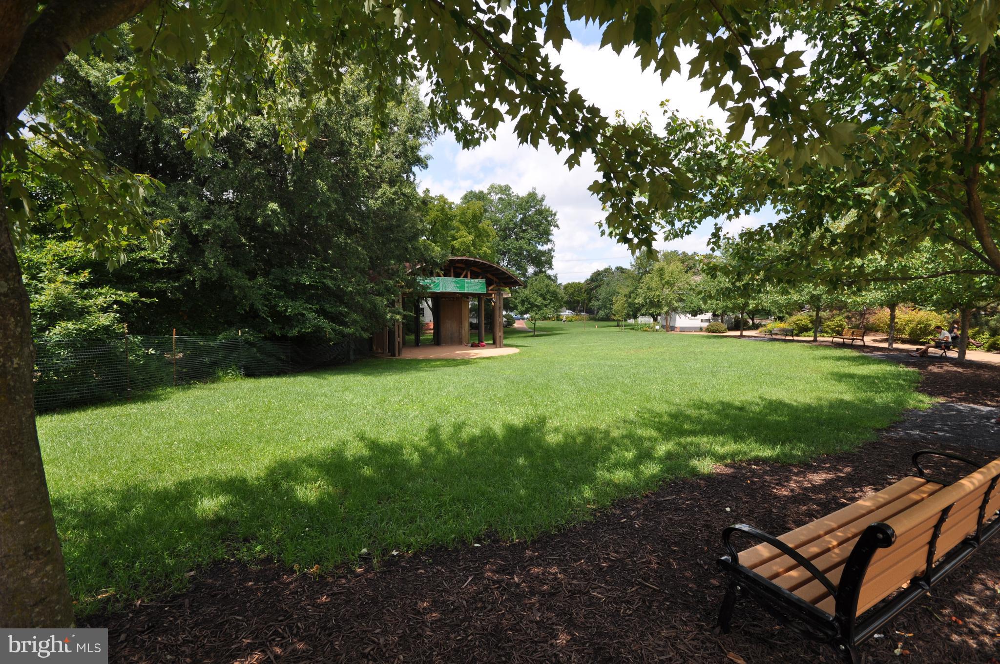 VILLAGE SQUARE - Residential