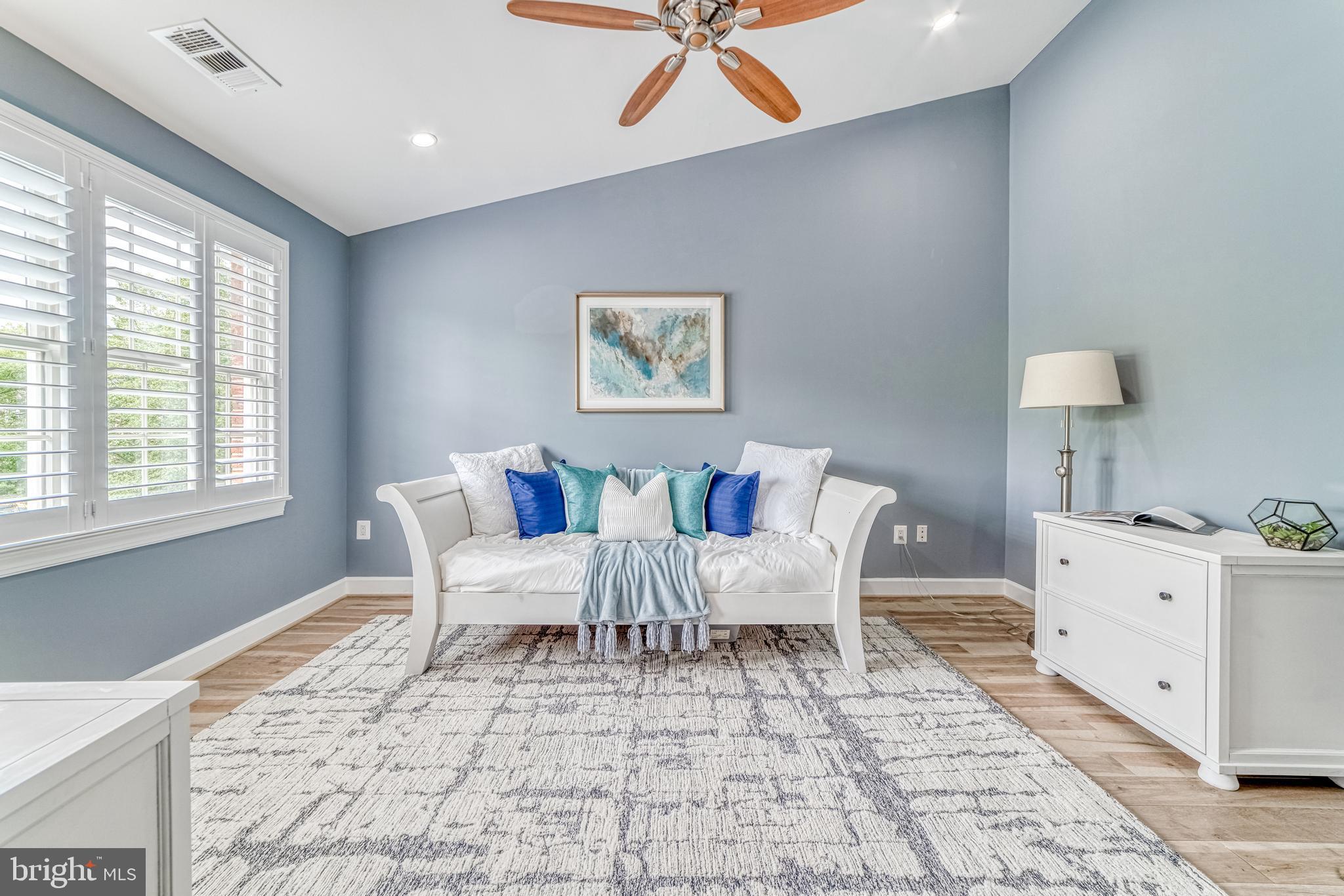 ARLINGTON HEIGHTS - Residential