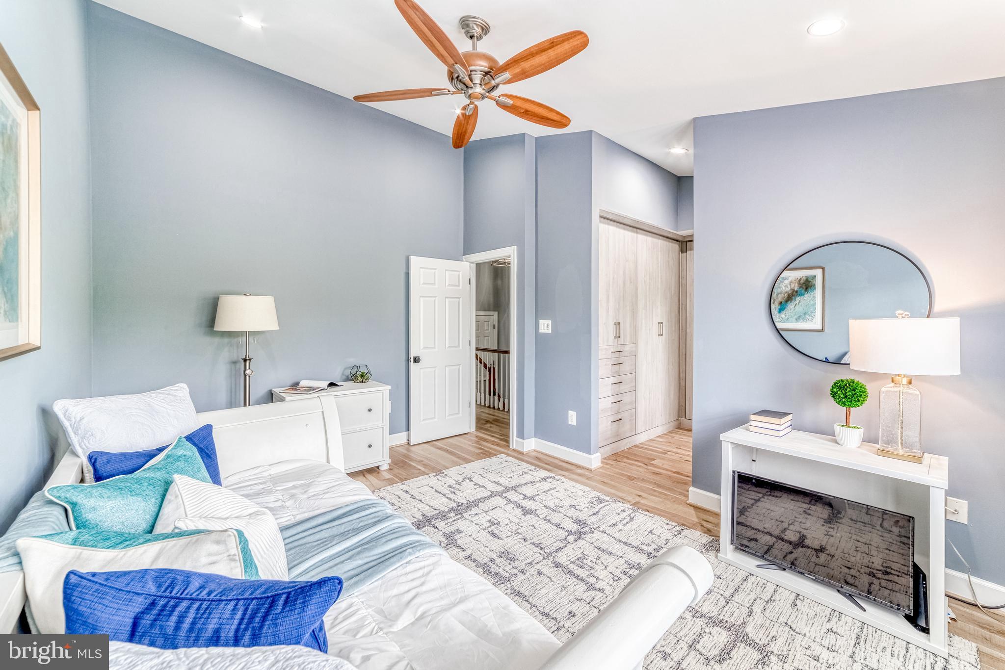 ARLINGTON HEIGHTS - Residential