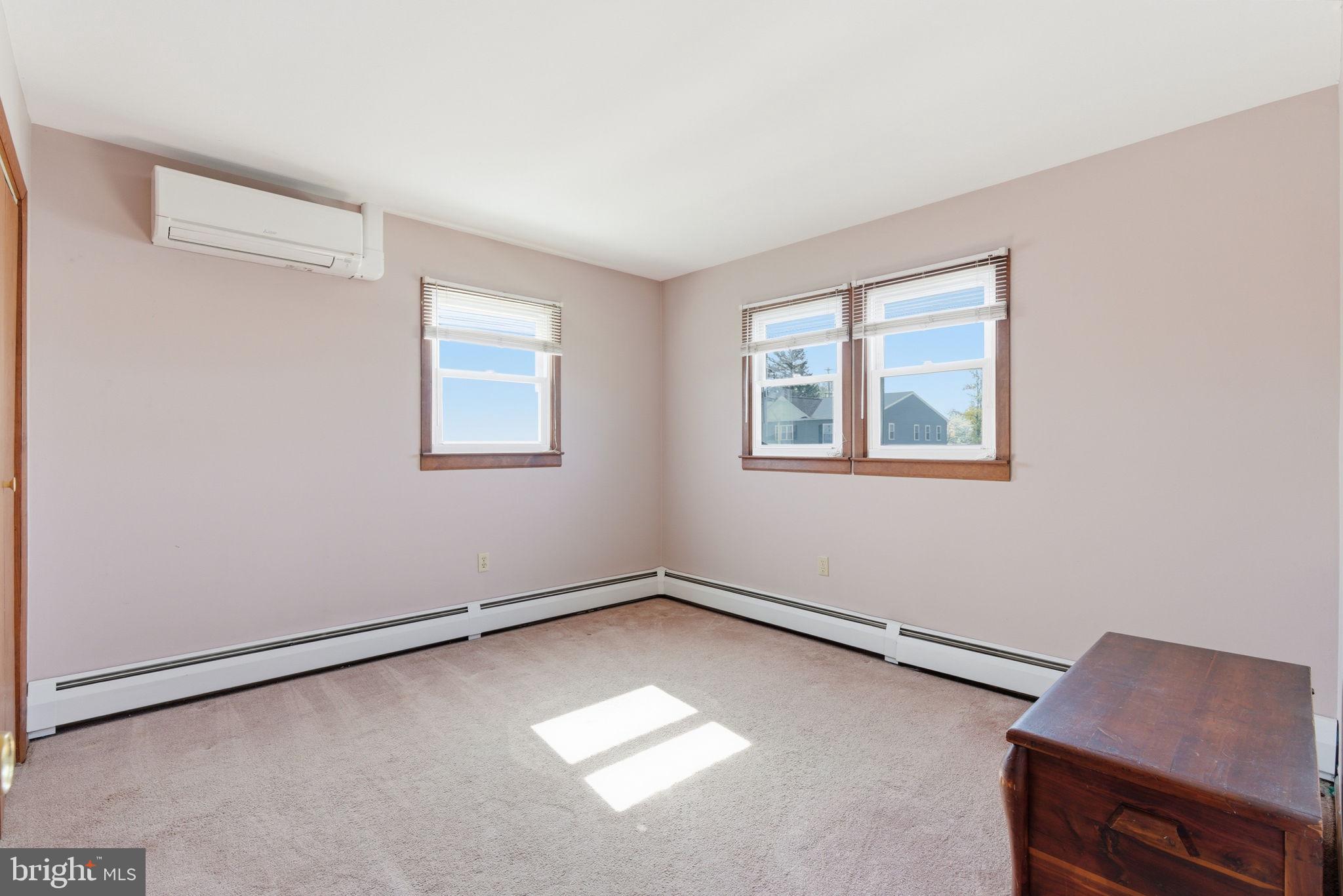 LEVITTOWN - Residential