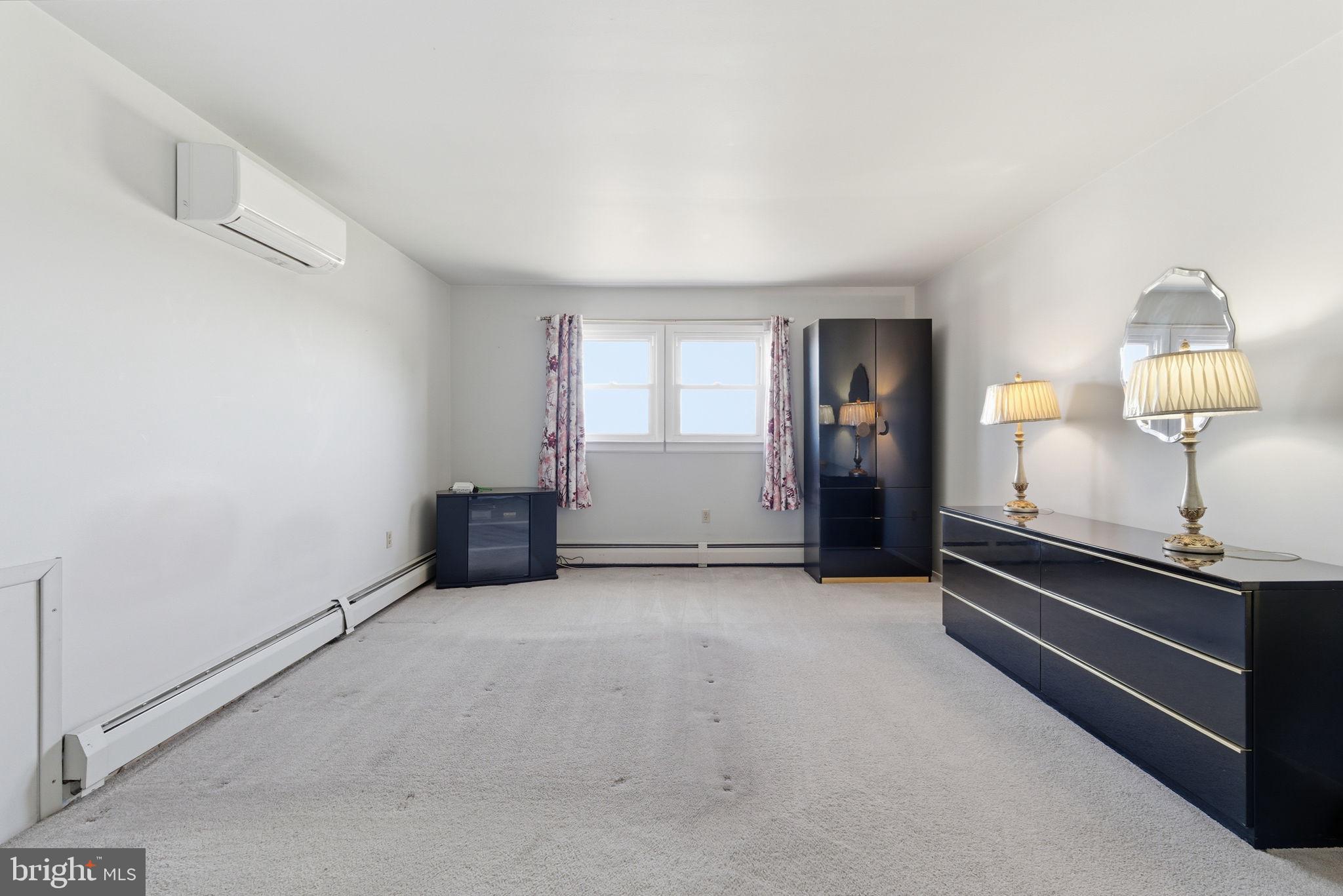 LEVITTOWN - Residential