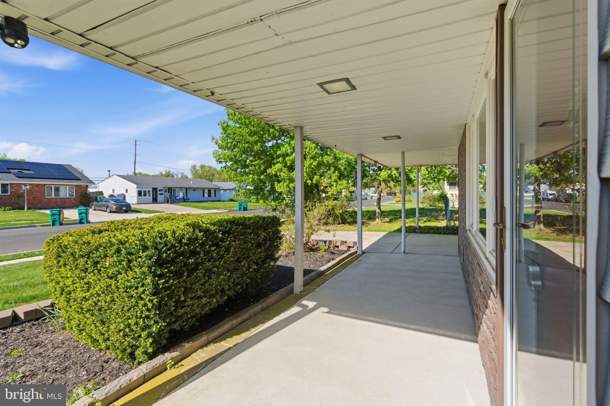 LEVITTOWN - Residential