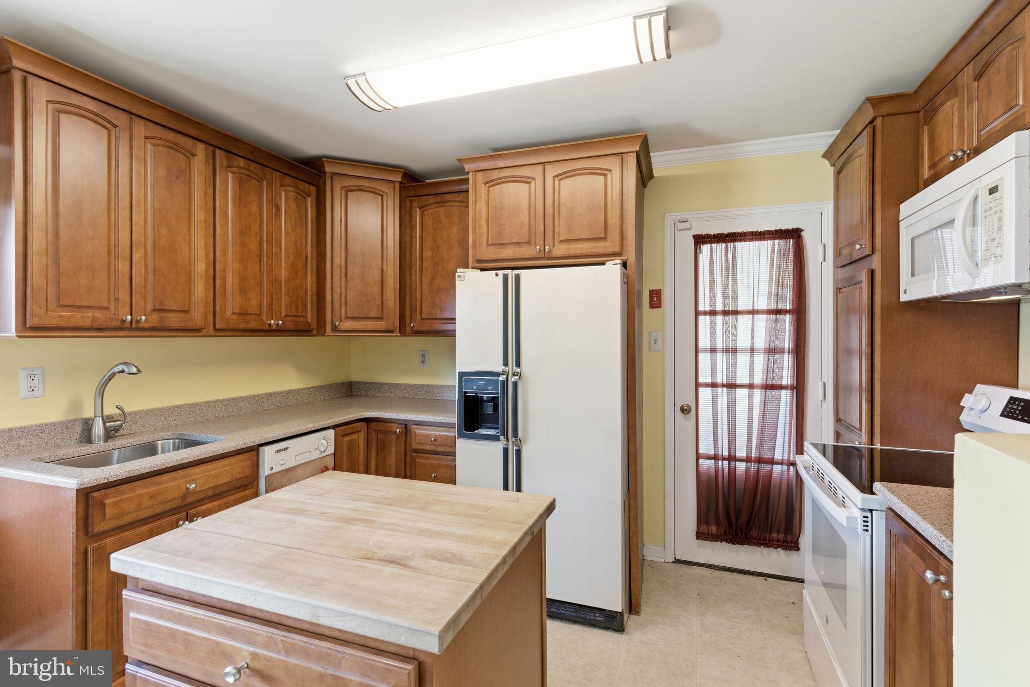 LEVITTOWN - Residential