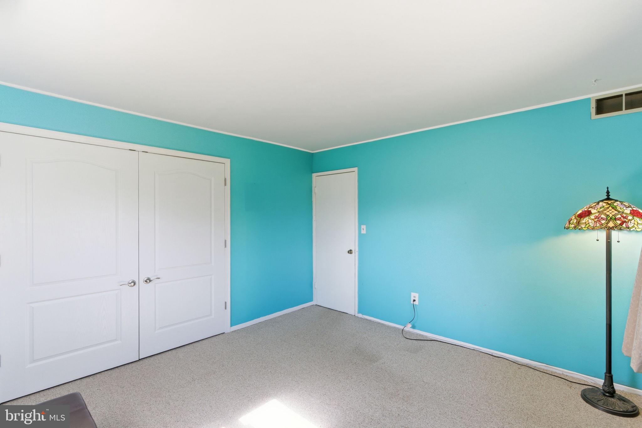 LEVITTOWN - Residential