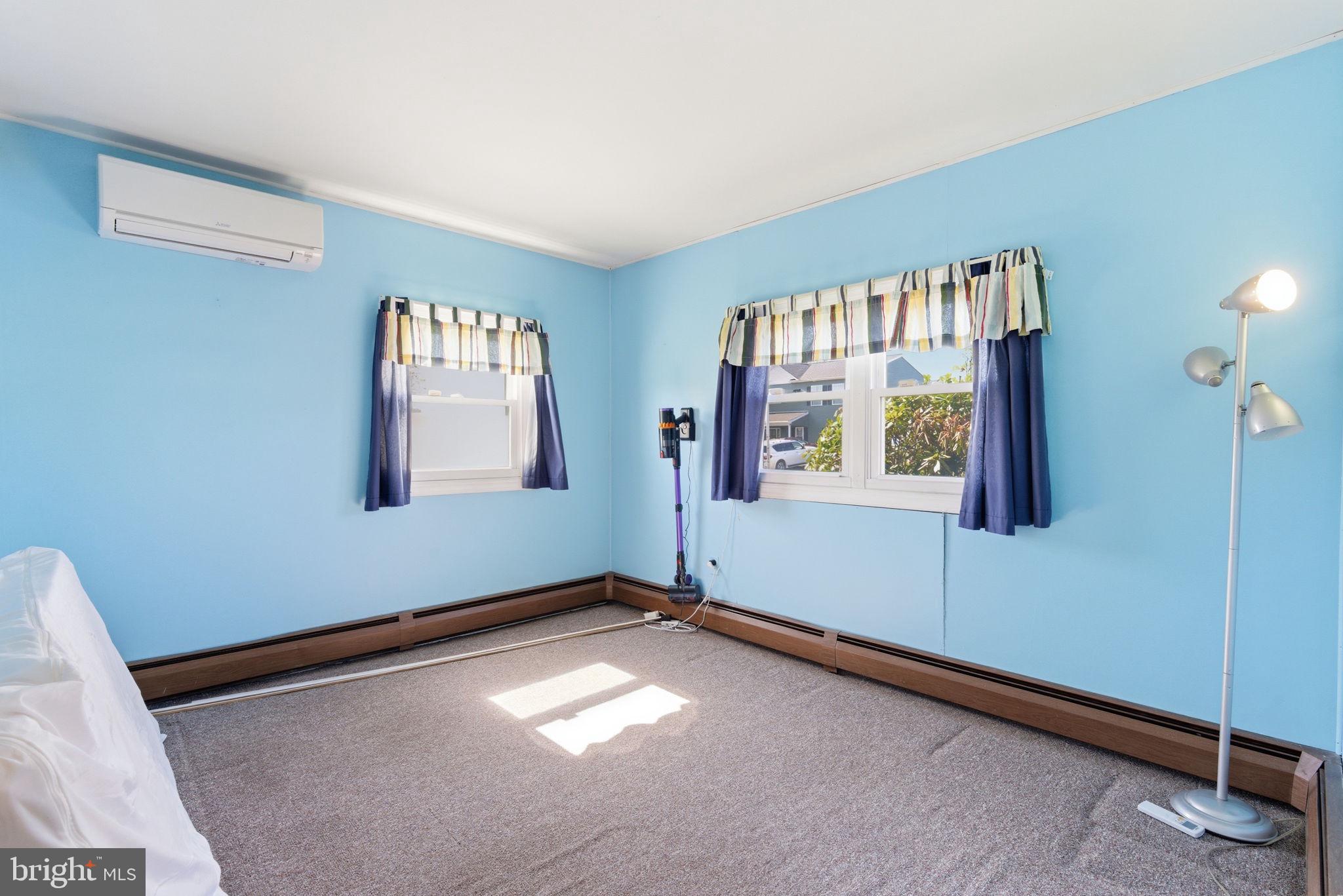 LEVITTOWN - Residential