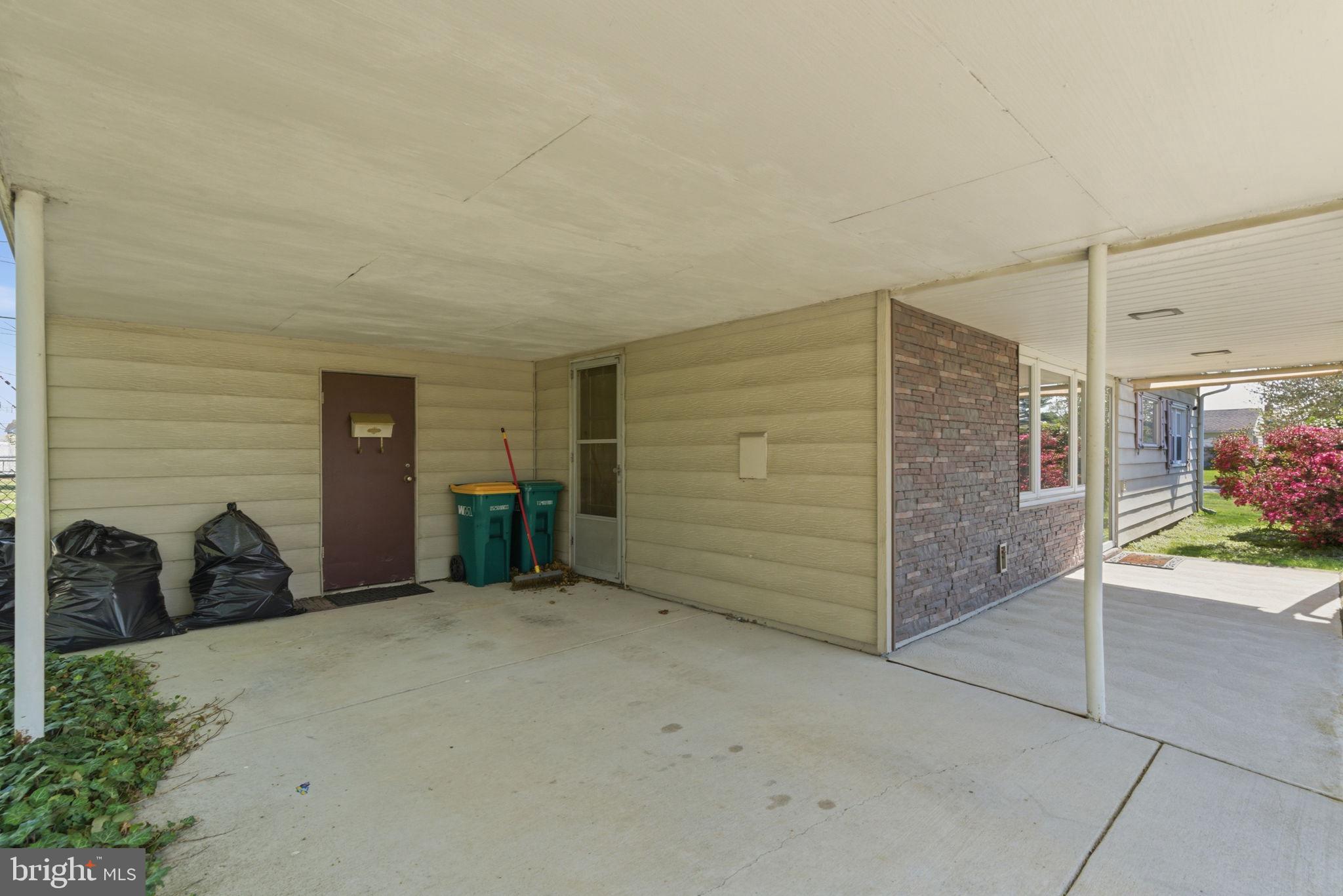 LEVITTOWN - Residential