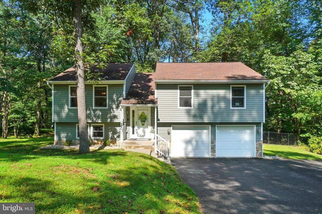 Photo of 25 Rocky Wood Lane, LEWISBERRY, PA 17339 (MLS # PAYK2089536)