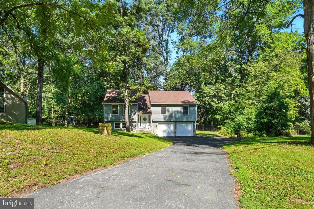 Photo of 25 Rocky Wood Lane, LEWISBERRY, PA 17339 (MLS # PAYK2089536)