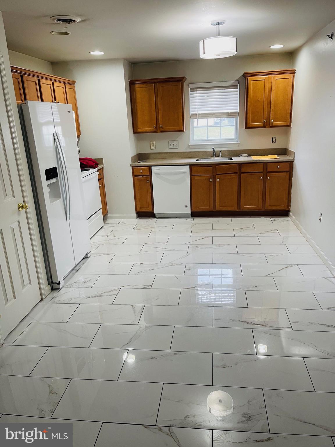 LAUREL SPRINGS - Residential Lease