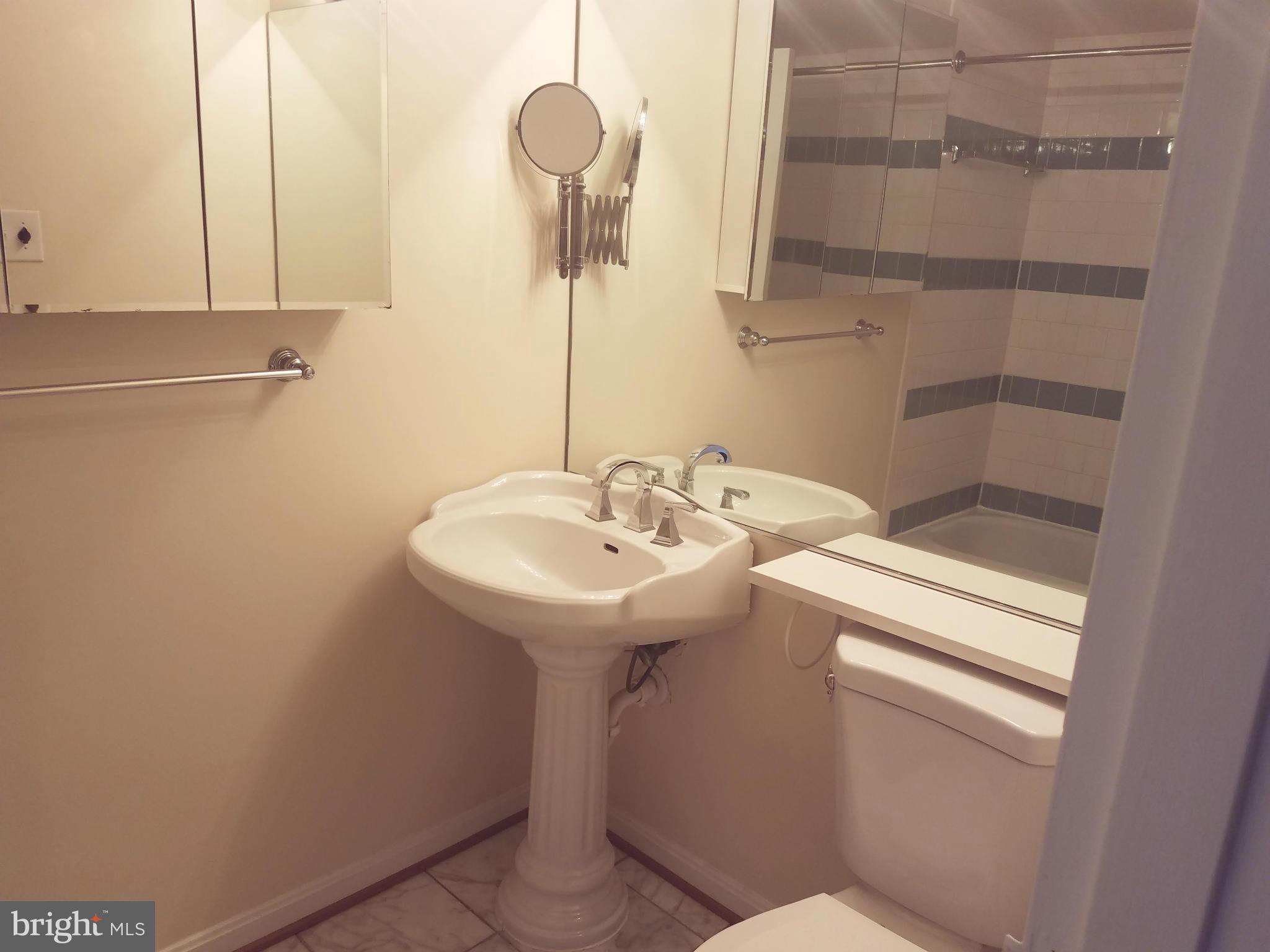 MARINA TOWERS - Residential Lease