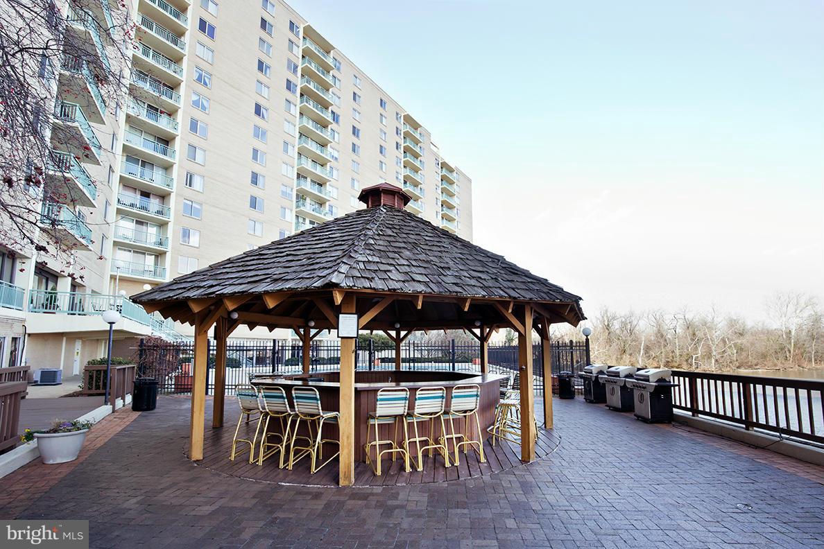 MARINA TOWERS - Residential Lease