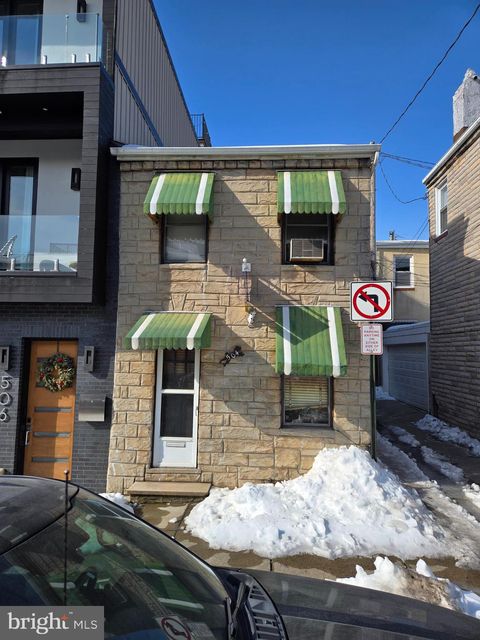 Townhouse For Sale - 504 S Collington Avenue<br/> BALTIMORE, MD 21231