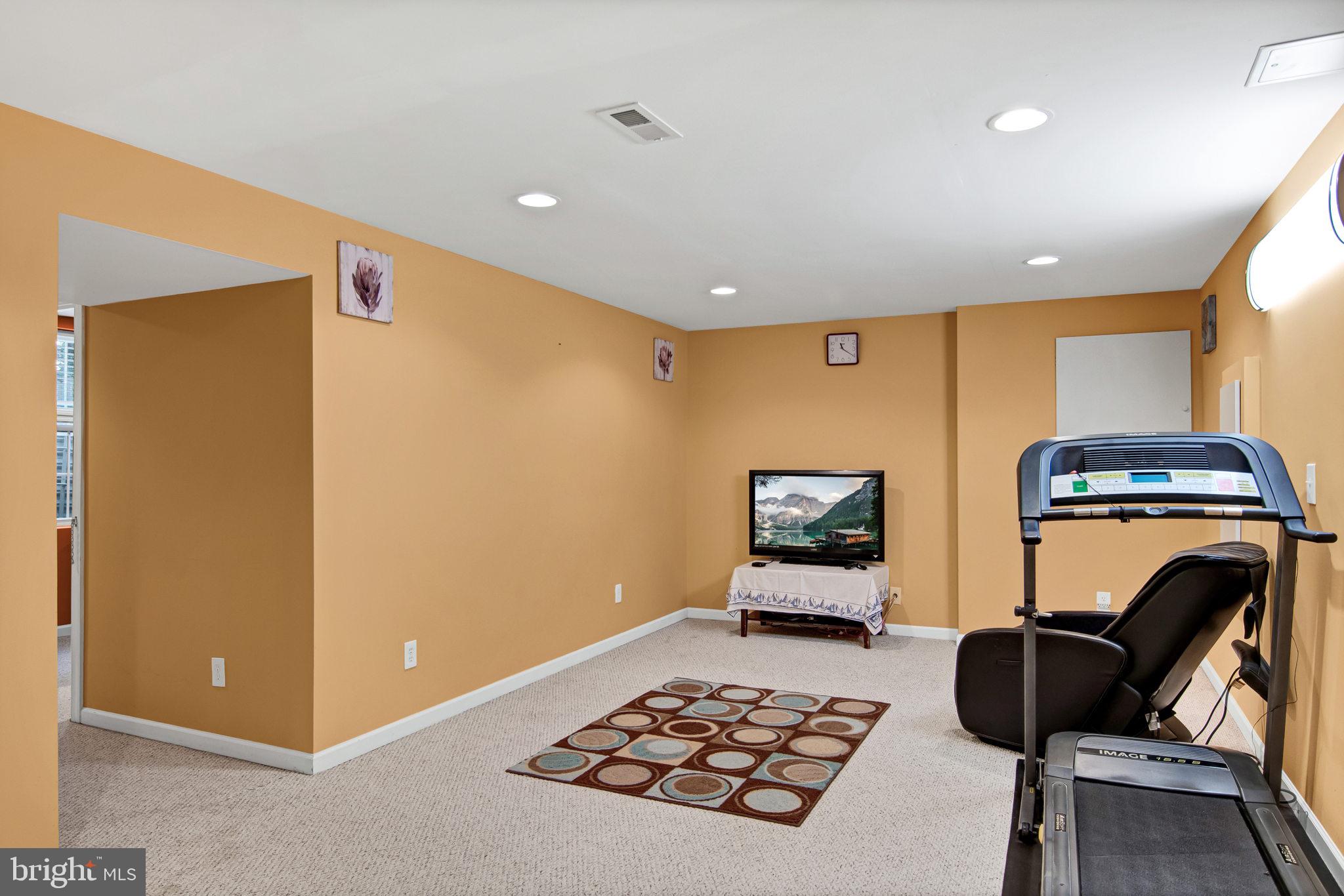 CHANTILLY HIGHLANDS - Residential Lease