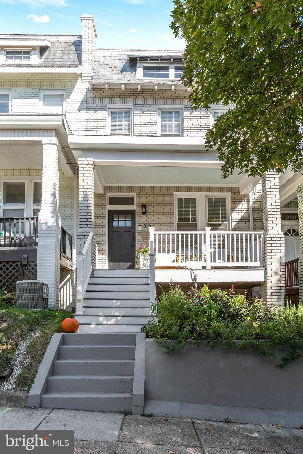 318 TODD PLACE NE