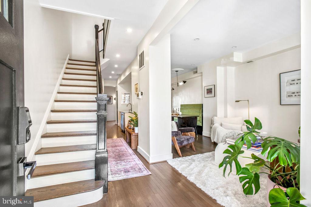 318 TODD PLACE NE