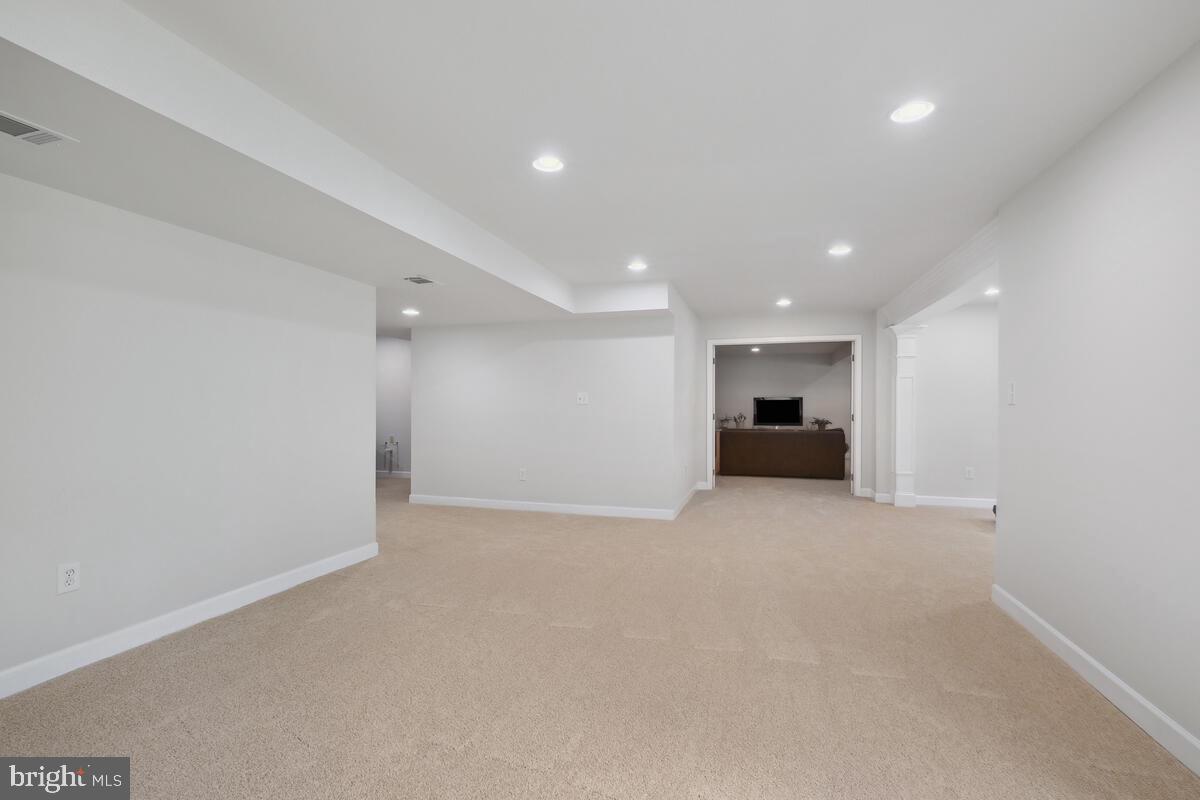 KINGS CROSSING - Residential