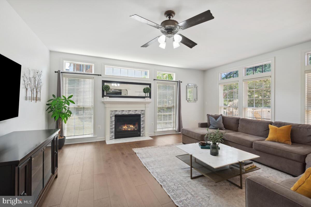 KINGS CROSSING - Residential