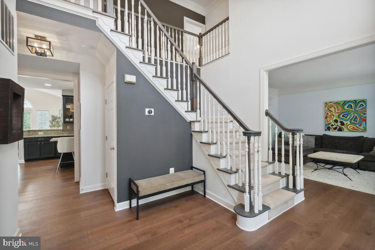 KINGS CROSSING - Residential