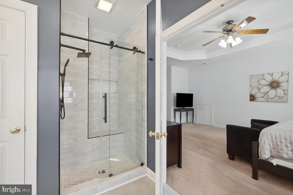 KINGS CROSSING - Residential