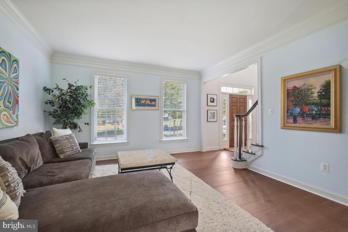 KINGS CROSSING - Residential