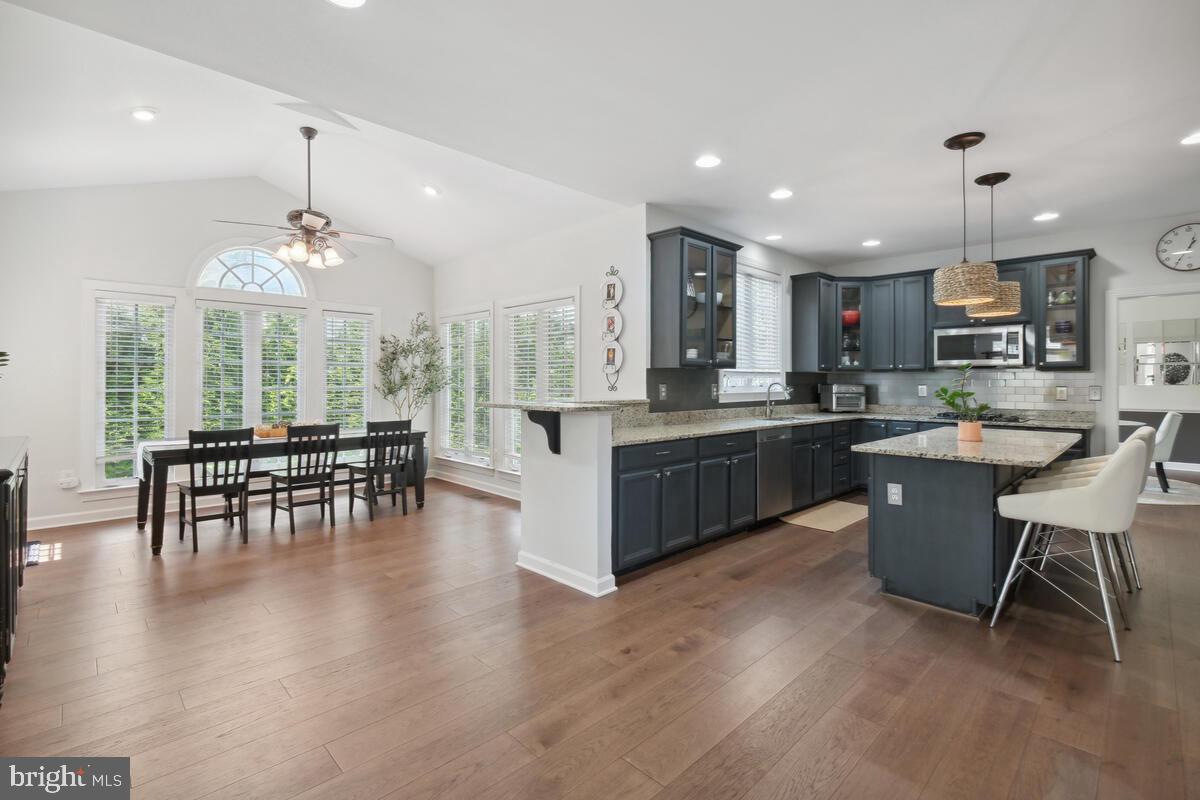 KINGS CROSSING - Residential