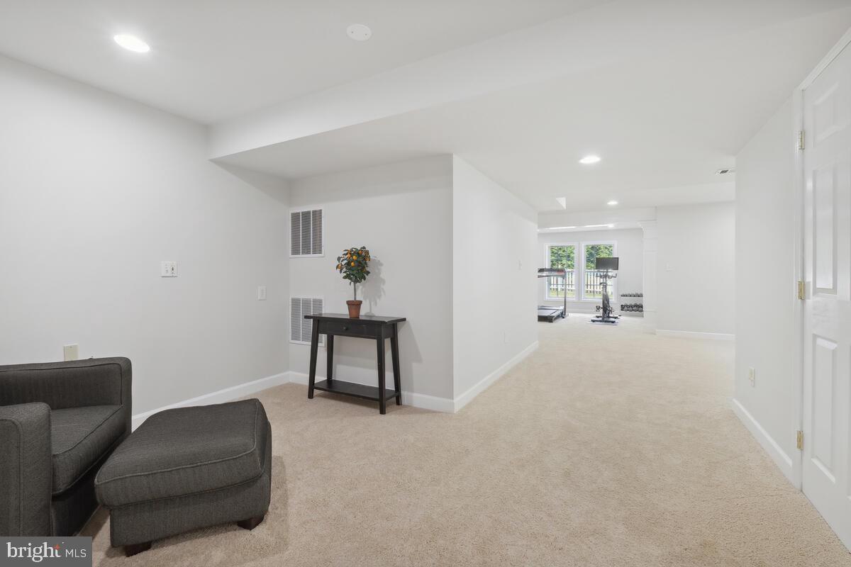 KINGS CROSSING - Residential