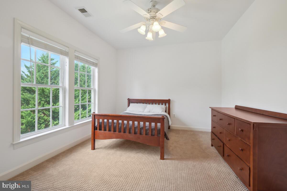 KINGS CROSSING - Residential