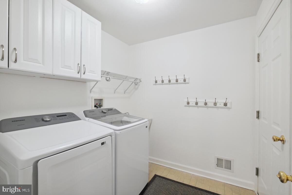 KINGS CROSSING - Residential