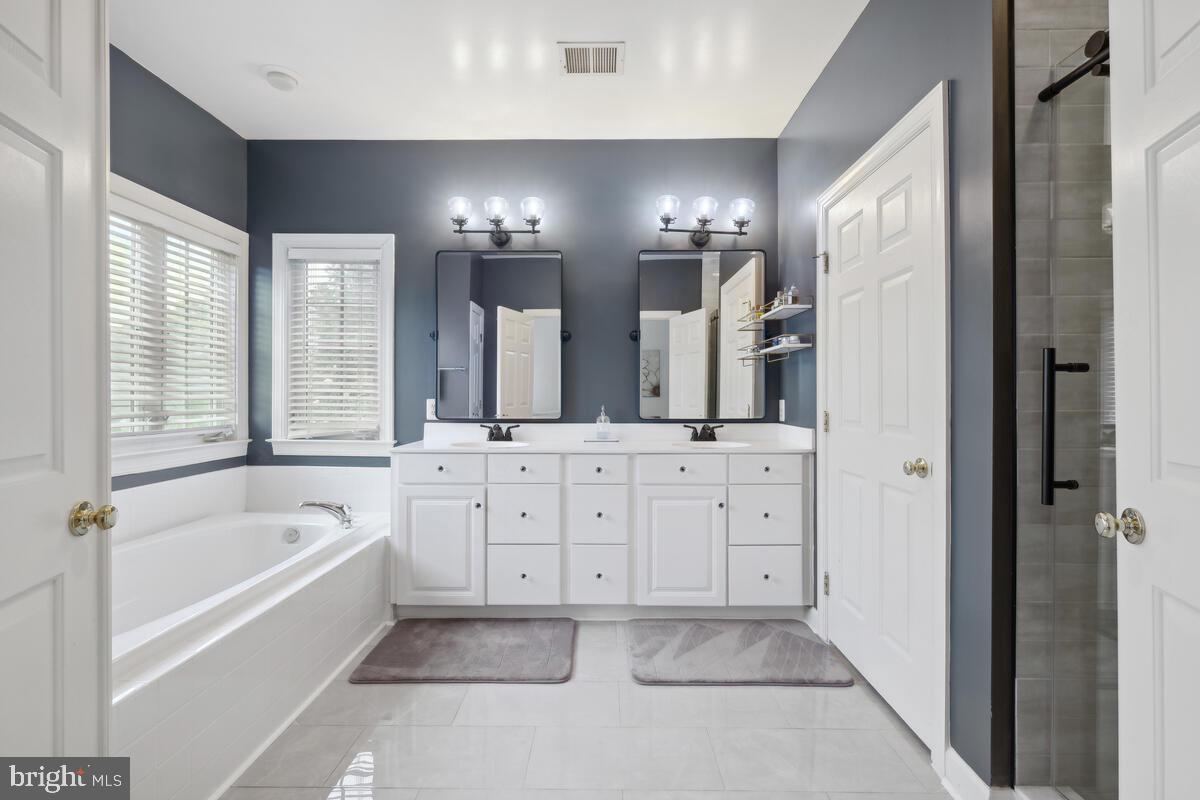 KINGS CROSSING - Residential